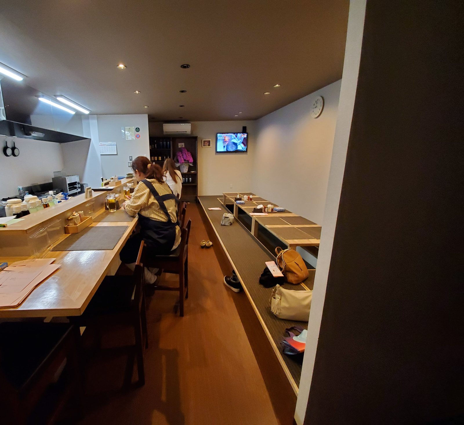 なお〇 店内